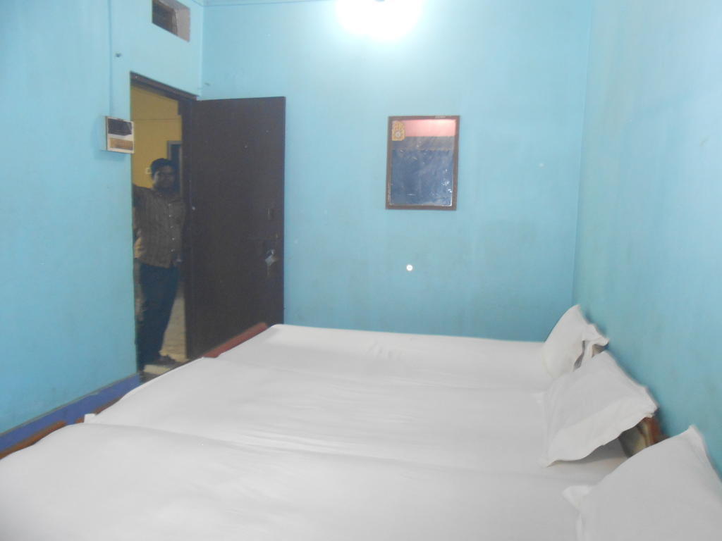 Hotel Sonmony Varanasi Zimmer foto