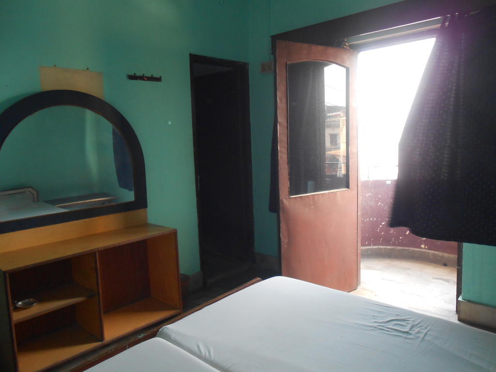 Hotel Sonmony Varanasi Zimmer foto